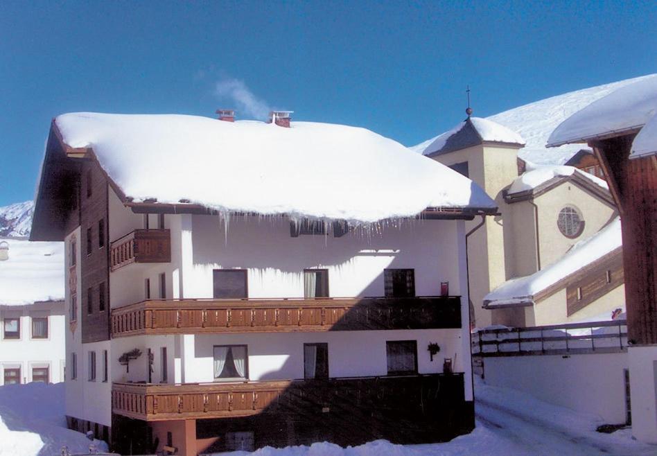 Haus Kueng Bed & Breakfast Zürs Dış mekan fotoğraf
